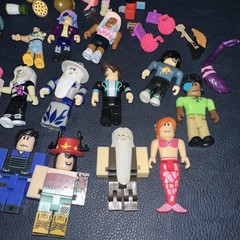 Roblox Toys Action Celebrity Mini Figures / Accessories Lot Of 20+ Pieces