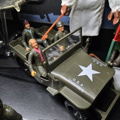 1982 MASH 4077 Tristar Durham COLLECTION – Helicopter Jeep Ambulance 16 Figures