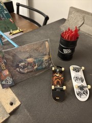 Tech Deck 34mm Real Wood Fingerboard With Lot & Obstacle