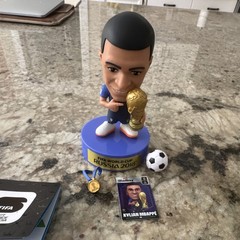 Kylian Mbappé FIFA World Cup Russia 2018 Soccer Figure w/ Ball Stand Medal card