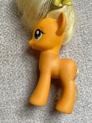 LOT OF 3 2010 MY LITTLE PONY APPLEJACK MLP G4 DOLLS & SHAWL BLANKET ACCESSORY