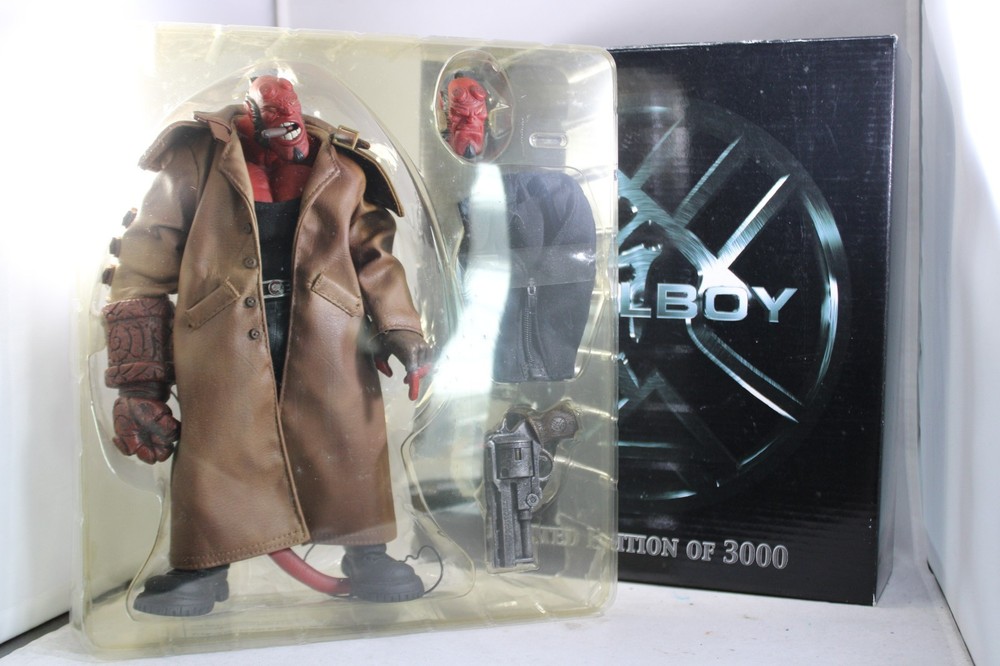 Mezco Toyz Hellboy Action Figure 2004 Limited Edition Of 3000 – Revolution