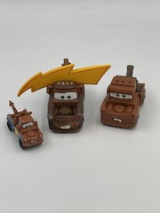 Disney Pixar World of Cars Tow Mater W/ Lightning Bolt Truck Die Cast +2 Cars A3