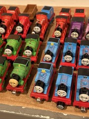 Thomas & Friends Magnetic Metal Die Cast Train Lot Of 75 Engines & Car