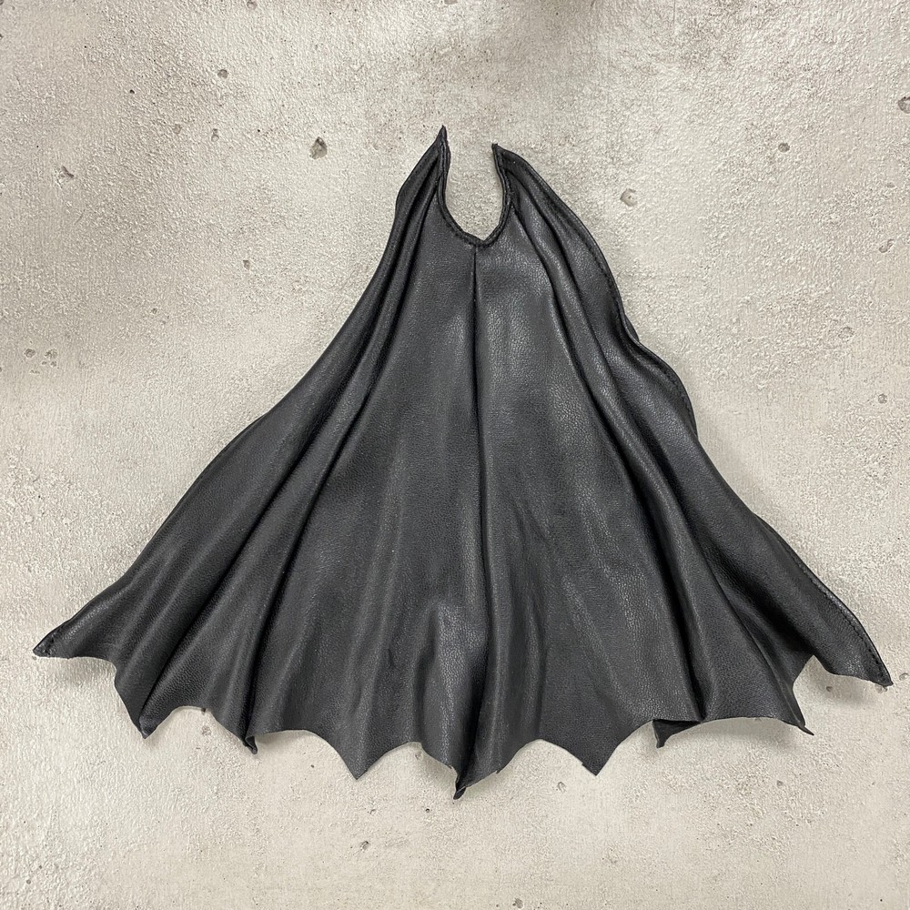 PB-MF-C-BATM: Custom wired cape for McFarlane Robert Pattinson Movie Batman