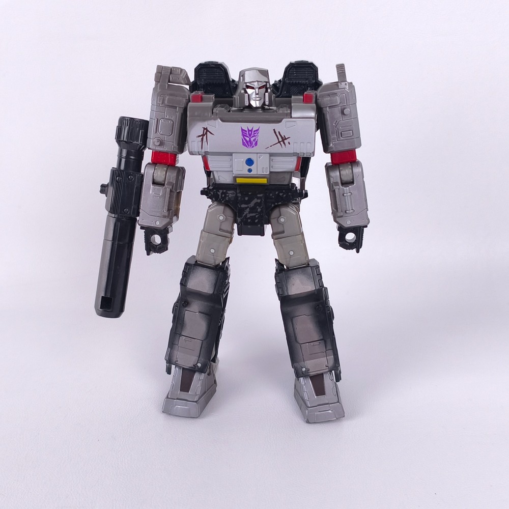 Transformers Megatron Netflix Voyager Class With Cannon