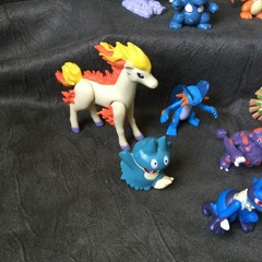 POKEMON Mini (1.5in) Figures Toy Lot Of 20! TOMY-RLW-Bondai *Nidoqueen, Charzard
