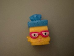 Shopkins Season 1 Bread Head Pink And White And Blue And Yellow Twin Set