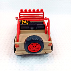 Mattel Jurassic World Park Jeep Wrangler Safari Vehicle Toy No. 27 Red & Tan