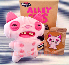 Zuru Fuggler Alley Cats Wrinkle McStinkles Hairless Plush Bag Charm Keychain 5″