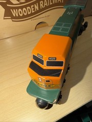 WHITTLE SHORTLINE BNSF 4025 Wooden Train Brio Thomas COMPATIBLE C-44 DIESEL