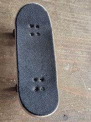 Cash Wood fingerboard complete with Urethane bearing wheels and foam grip