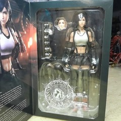 Tifa Lockhart Final Fantasy VII Remake Play Arts Kai Action Figure