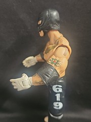 JAKKS PACIFIC 2005 WWE REY MYSTERIO ACTION FIGURE BLACK/YELLOW PANTS SUPER RARE