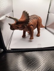 Jurassic World Park Roarivores Triceratops Figure Brown Dinosaur WORKS
