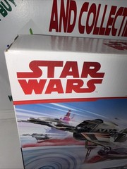 Star Wars The Force Awakens Resistance Ski Speeder w/ 3.75″ Poe Dameron Figure