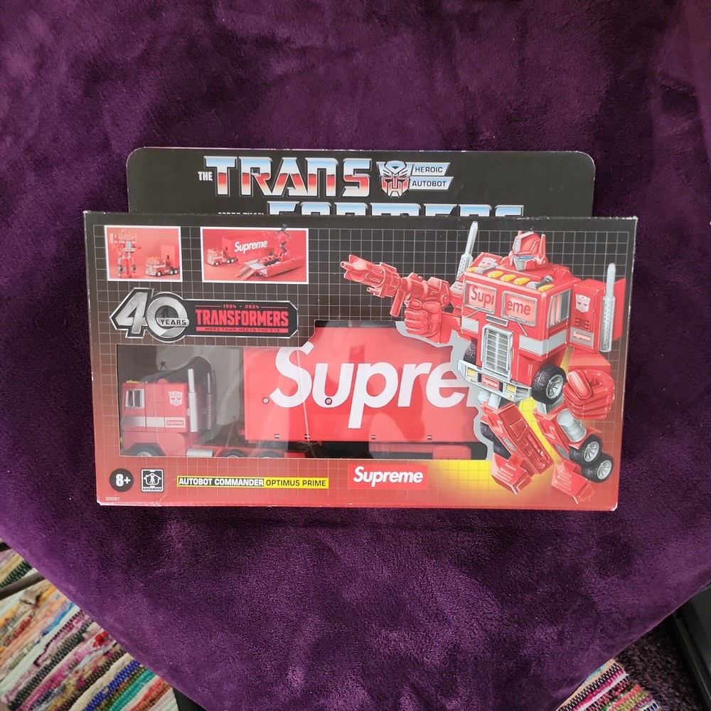 Supreme®/Transformer® SS25 G1 Optimus Prime Figure (New | DS)