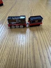 Thomas & Friends Magnetic Pull N Zoom Lot of Trains Engines Cars
