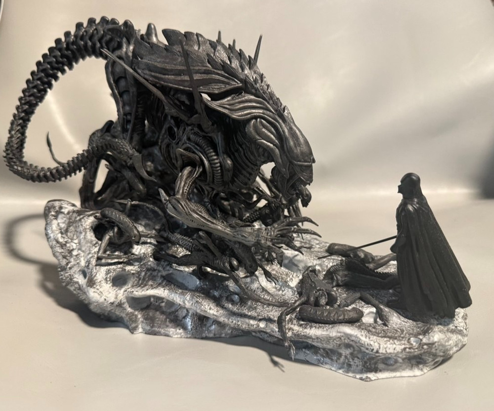 Darth Vader vs Alien Queen Diorama 10″ Display Model Statue Sci-Fi Fan Art