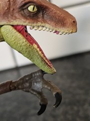 Velociraptor Echo Amber Collection JURASSIC PARK Mattel Articulated Tail Flaw