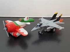 Disney Pixar Planes Pull & Fly Buddies – El Chupacabra & Bravo