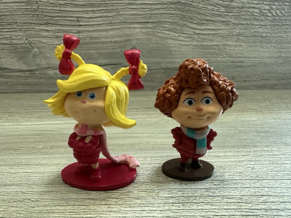 2 Toy PVC Figures – Dr. Seuss How the Grinch Stole Christmas Cindy Lou Who