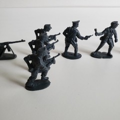 TOY SOLDIERS 8 German WWII Plastic Grey Plastic 50mm 2″ Lot Set 8 Pcs Vintage