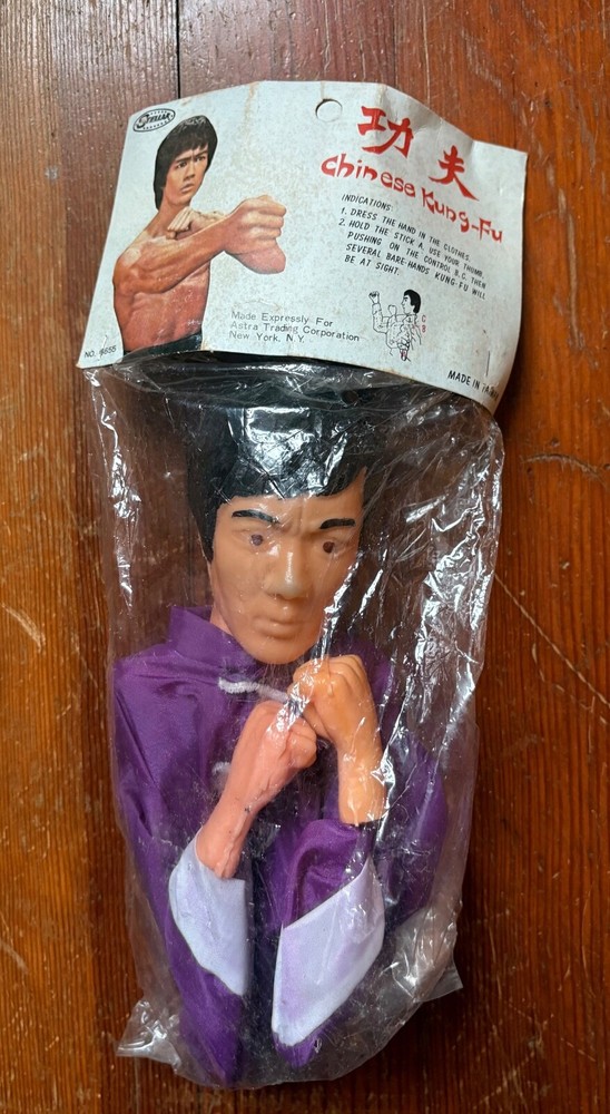 Bruce Lee ish Chinese Kung Fu Hand Puppet Sealed in Original Package