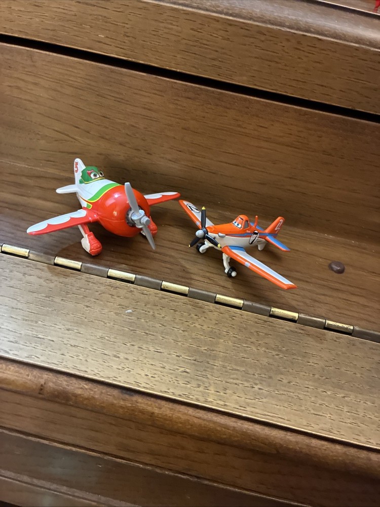 Disney Pixar Planes El Chupacabra And Dusty Plane DieCast Planes Toys
