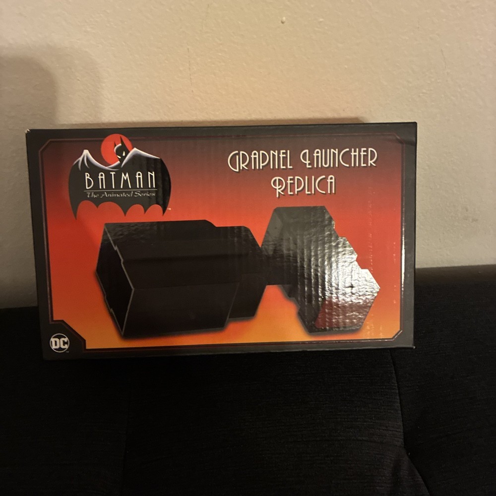 Batman The Animated Series – Grapnel Launcher Prop Replica – NECA