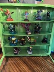 Skylanders Huge lot of 21 Collectible Collection Figures with Carrying Case