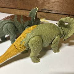 Jurassic World Roar Strikers Triceratops and Sinoceratops Dinosaur Figure Mattel