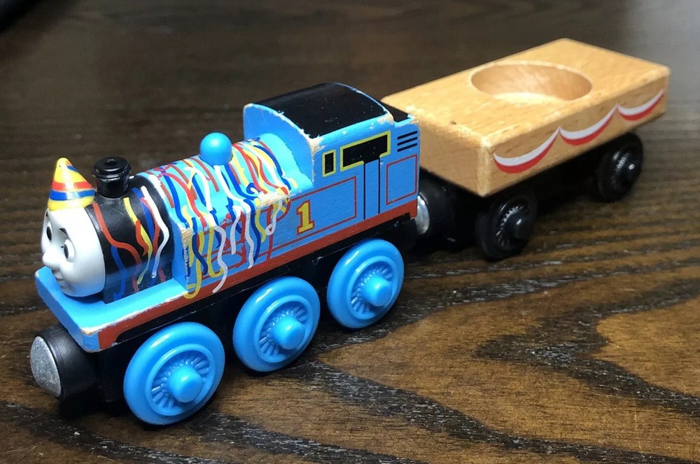 Thomas Wooden Train Happy Birtday Thomas & Cake Cargo Car Y4501 2012 Gullane