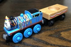 Thomas Wooden Train Happy Birtday Thomas & Cake Cargo Car Y4501 2012 Gullane