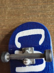 Cash Wood fingerboard complete with Urethane bearing wheels and foam grip
