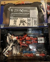 Takara Tomy Version Street Fighter 2 Transformer Optimus RYU vs Megatron M.BISON