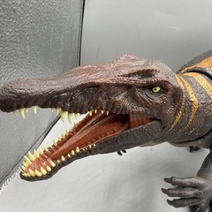Mattel Jurassic World Extreme Chompin Spinosaurus Action Figure Brown HBX48