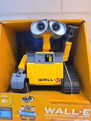 Wall-E Remote Control Robot Figure Disney Pixar – New in box!