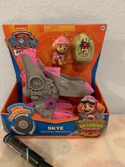 Nickelodeon Paw Patrol Skye Deluxe Vehicle and Action Figure – Multicoloured