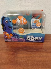 2015 Disney Pixar Finding DORY Swimming Nemo Bath Fish Battery Power Zuru