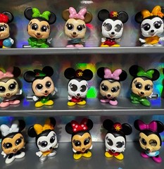 Disney Doorables 24 Minnie Mouse plus 1 Car
