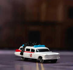 Ghostbusters Nano Scene w/ 1.65″ Ecto-1 and 6″ Stay Puft Marshmallow Man Diorama