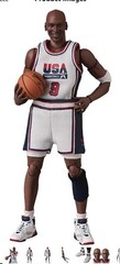 Medicom Toy MAFEX No. 132 – Michael Jordan (1992 Team USA) Collectible Figure