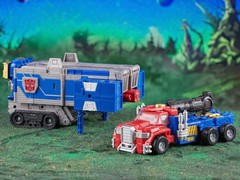 Transformers Legacy Evolution Commander Class Armada Universe Optimus Prime US