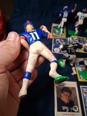 SLU FOOTBALL LOOSE 12 FIGURE LOT Mostly Giants . Most Have Cards W/ Sleeves