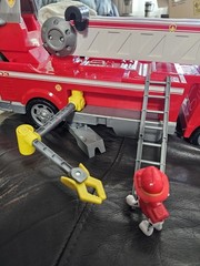 Paw Patrol Ultimate Rescue Fire Truck Ladder Lights Sound Marshall & Water Darts