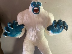 2015 Toys R Us 16 Inch Vinyl Rubber Yeti And Bigfoot Figures LOT Maidenhead