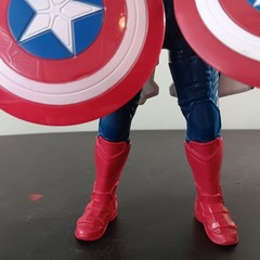 Marvel Avengers Captain America Brave New World 10 1/2″ Action Figure