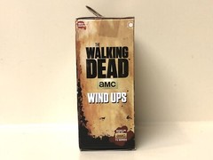 Sealed 2014 AMC’s The Walking Dead Wind Ups GLENN New in Box Bulls I Toy Zombie