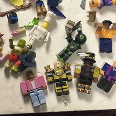 Huge! 50+ Roblox Action Figures & Accessories Collectors Carry Case – Mixed Lot